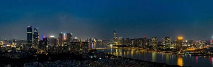 米乐M6平台:首开即燃32亿劲销!保利天曜90㎡户型再掀珠城新章(图4)