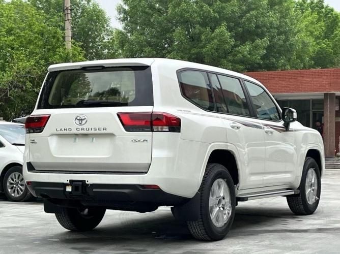 全新26款丰田兰德酷路泽3500从外到内翻天覆地变化(图6)