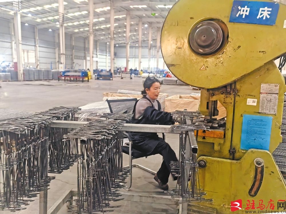 开足马力忙生产(图1)