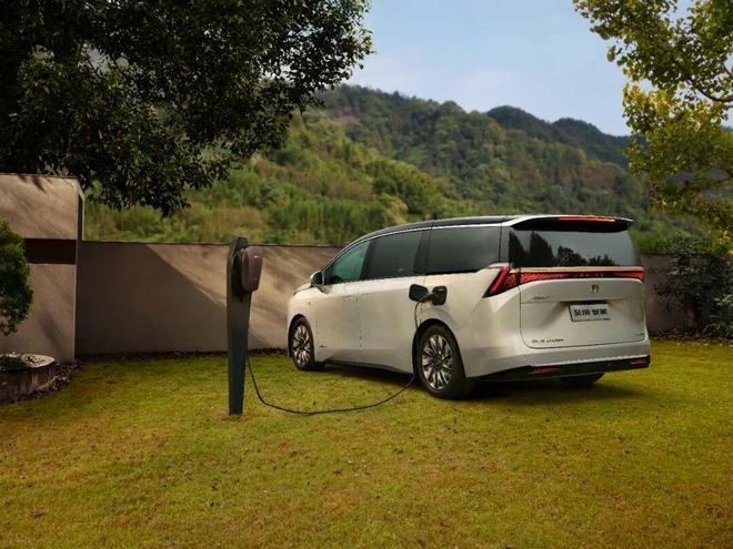 米乐M6网页版：别克至境世家上市4399万起焕新MPV豪华(图15)