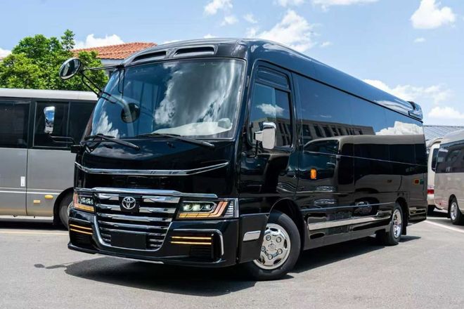 米乐M6：海南全新考斯特哪里出租？本地人推荐的“吉宏道汽运”为您护航(图1)