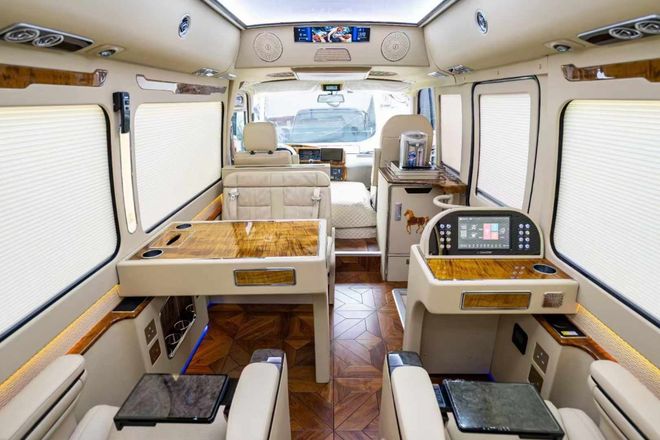 米乐M6：海南全新考斯特哪里出租？本地人推荐的“吉宏道汽运”为您护航(图2)