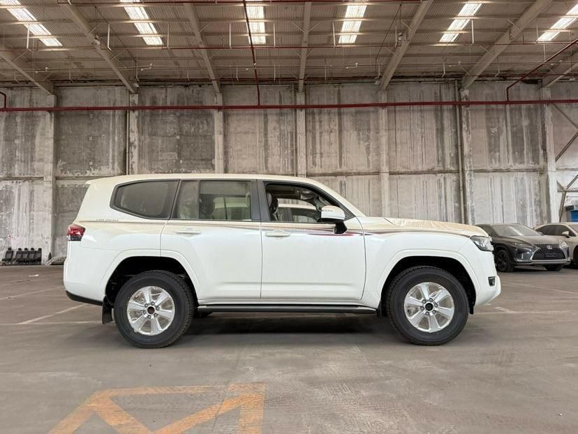 米乐M6网页版：2025款丰田酷路泽3300柴油GXR18轮丝绒最新落地价格(图3)