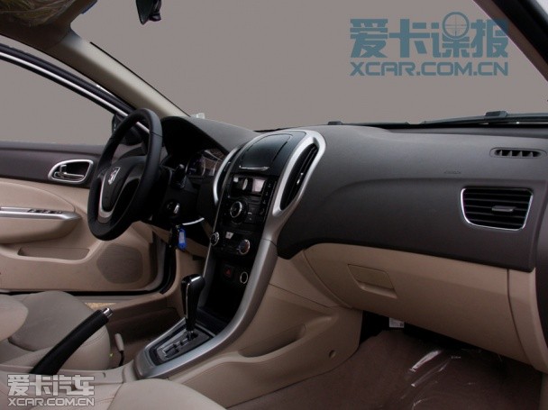 宝骏610内饰谍照曝光与宝骏630有差异(图3)