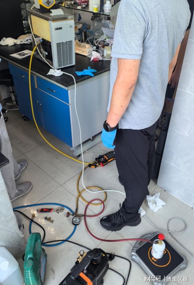 新款电子冷媒表与智能冷媒秤套装实现恒温水浴槽稳定可靠的运行(图1)