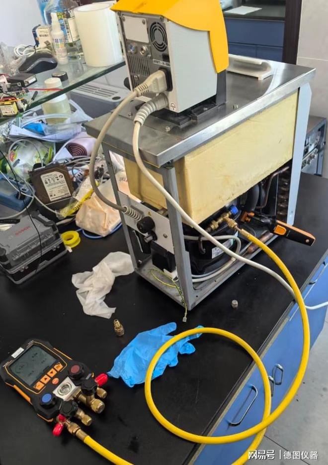 新款电子冷媒表与智能冷媒秤套装实现恒温水浴槽稳定可靠的运行(图2)