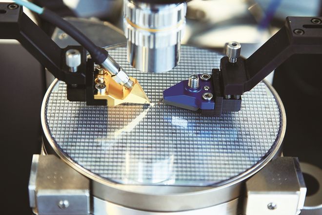 《新华日报》整版：千亿“芯”集群澎湃新动能(图6)