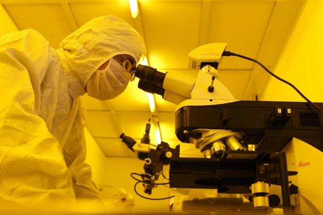 《新华日报》整版：千亿“芯”集群澎湃新动能(图18)