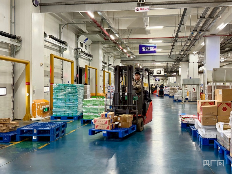 米乐M6平台:新春走基层|数智冷链护年味(图2)