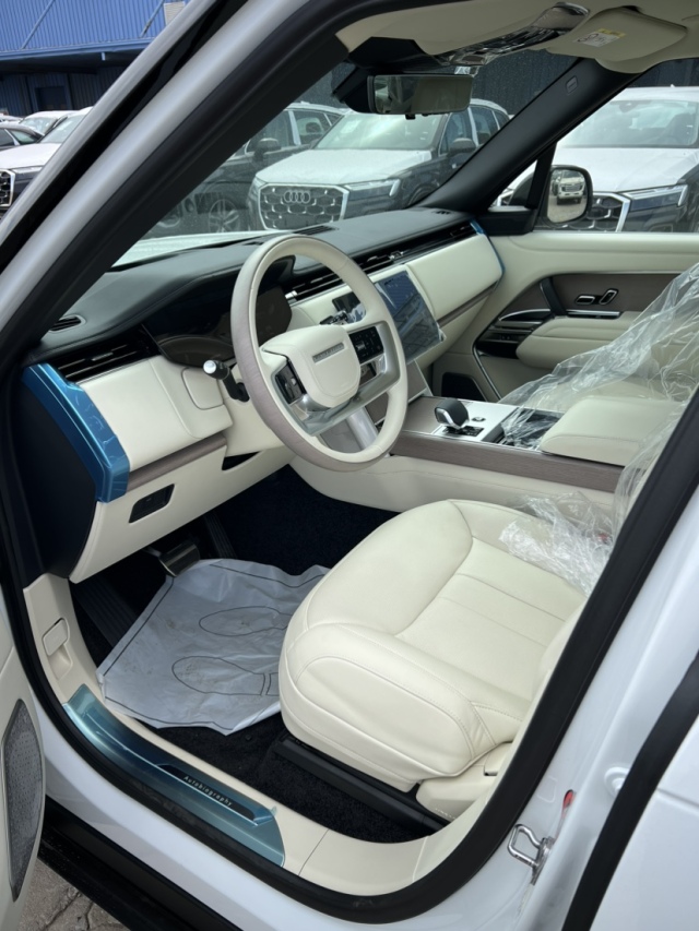 国外一手车源柴油版揽胜行政最低多少钱30T马力D350可分期落户(图3)