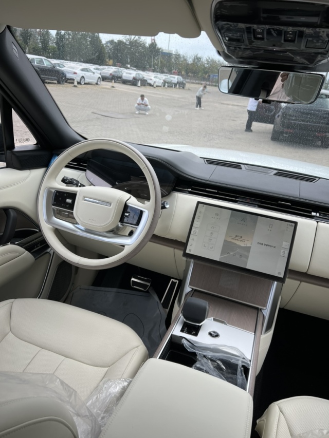 国外一手车源柴油版揽胜行政最低多少钱30T马力D350可分期落户(图5)