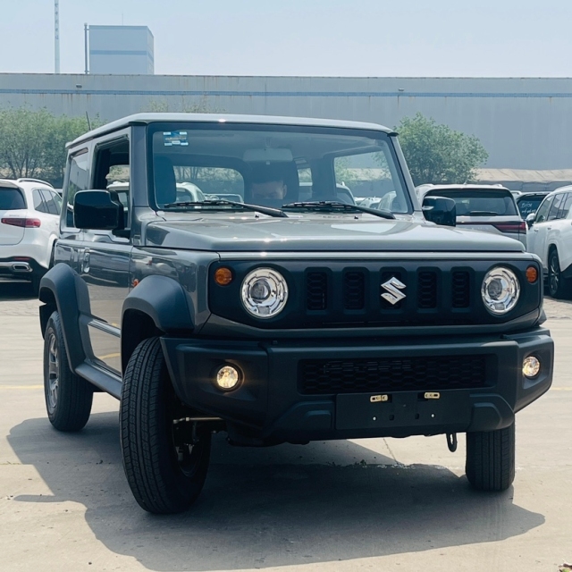 米乐M6网页版:2025款吉姆尼三门港口价格打破记录15万现车国六(图2)