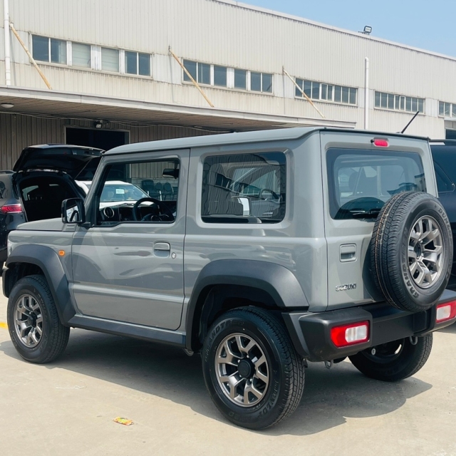 米乐M6网页版:2025款吉姆尼三门港口价格打破记录15万现车国六(图3)