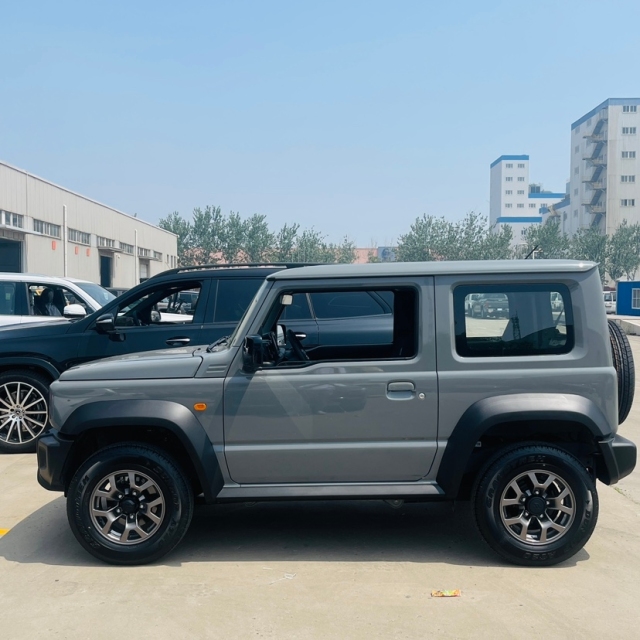 米乐M6网页版:2025款吉姆尼三门港口价格打破记录15万现车国六(图4)