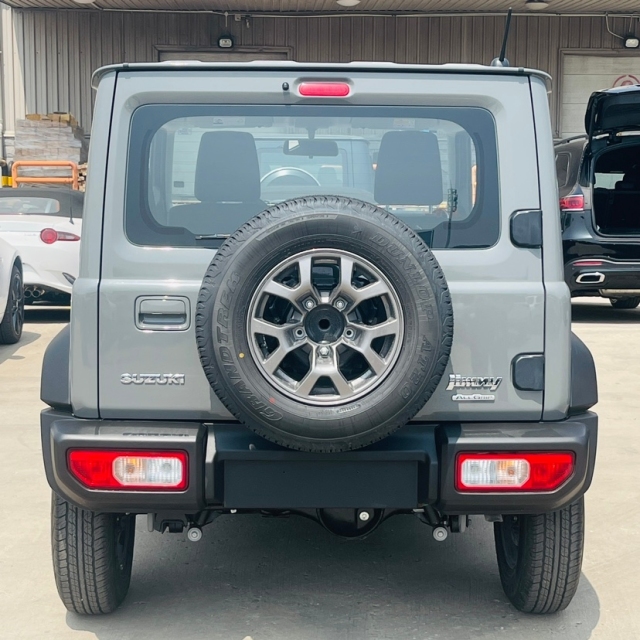 米乐M6网页版:2025款吉姆尼三门港口价格打破记录15万现车国六(图5)