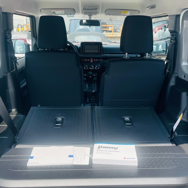 米乐M6网页版:2025款吉姆尼三门港口价格打破记录15万现车国六(图8)